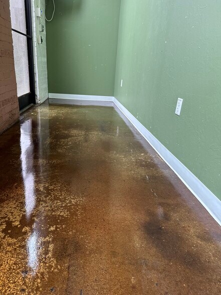 More Photos Of 918-922 NW 5th St, Oklahoma City Freestanding For Lease