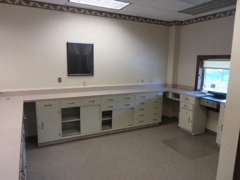 More Photos Of 8 Reading Rd, Flemington Unknown For Lease