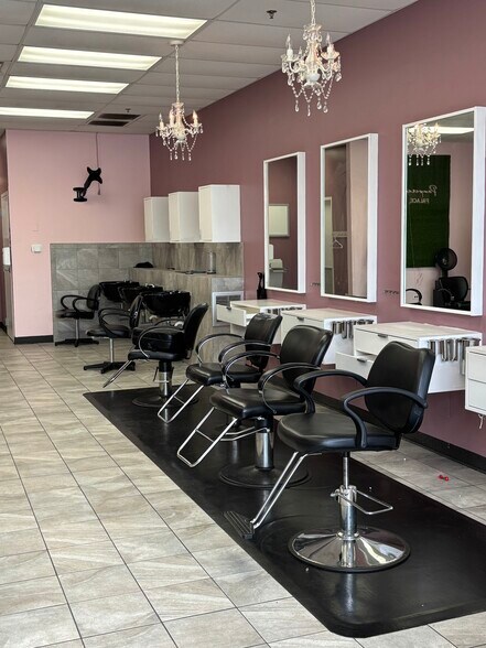 More Photos Of NWQ 95th St & 7 Western Ave, Evergreen Park Unknown For Lease