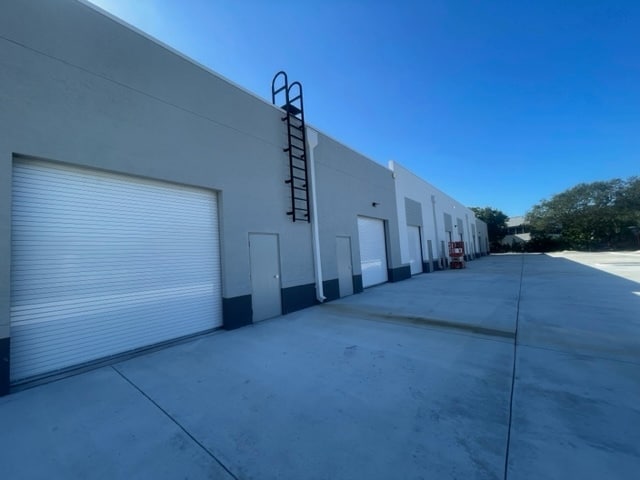 More Photos Of 1740 E Tiffany Dr, Mangonia Park Light Distribution For Lease