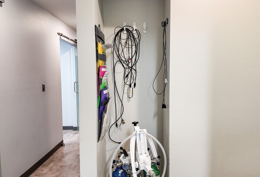 More Photos Of 1711 E 10th St, Sioux Falls Office For Sale