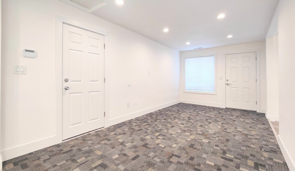 More Photos Of 12208-12222 SE Market St, Portland Office For Lease