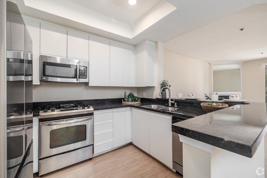 More Photos Of 740 S Burnside Ave, Los Angeles Apartments For Sale