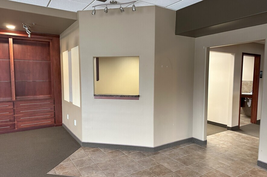 More Photos Of 1695 43rd St S, Fargo Restaurant For Lease