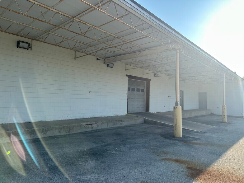 More Photos Of 1480 N Hobbie Ave, Kankakee Warehouse For Lease