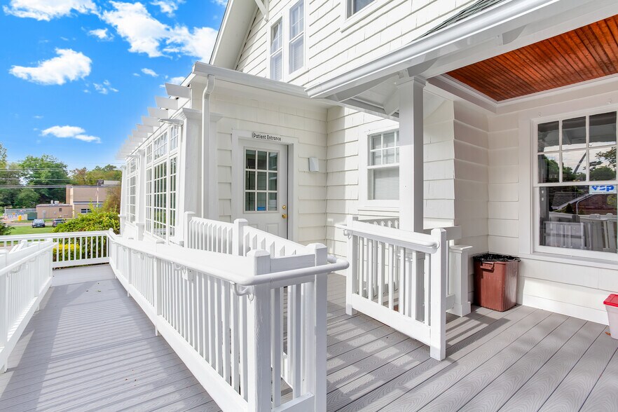 More Photos Of 71 Cedar St, Branford Office For Sale