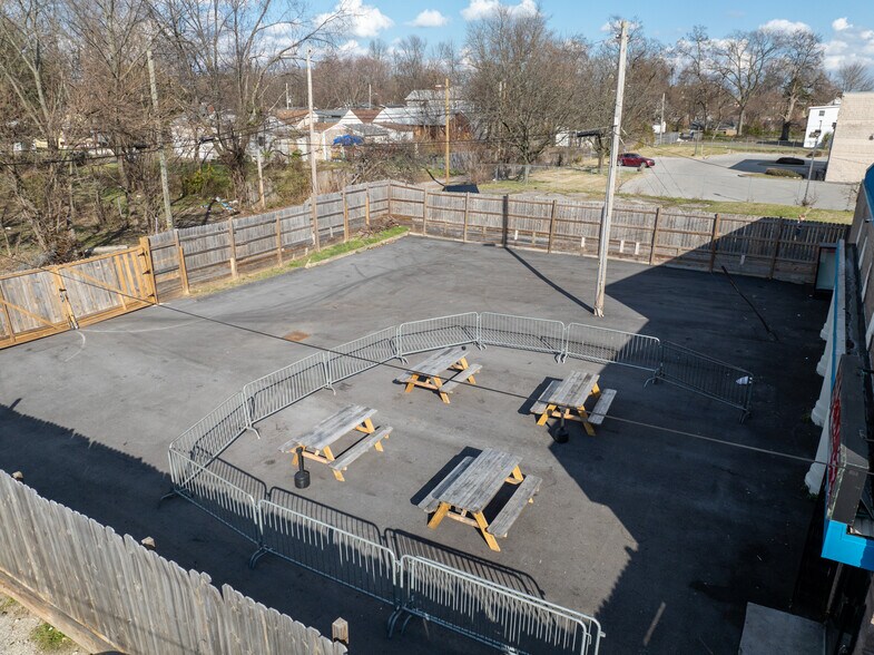More Photos Of 2523 W Broadway, Louisville Restaurant For Lease