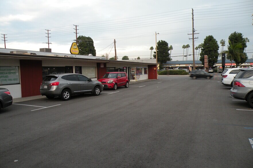 More Photos Of 260 N Tustin St, Orange Unknown For Lease