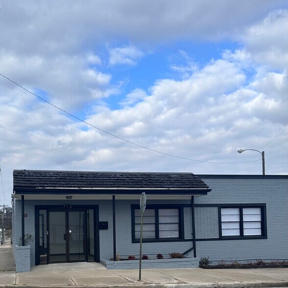 More Photos Of 710 Dawn St, Richmond Warehouse For Lease