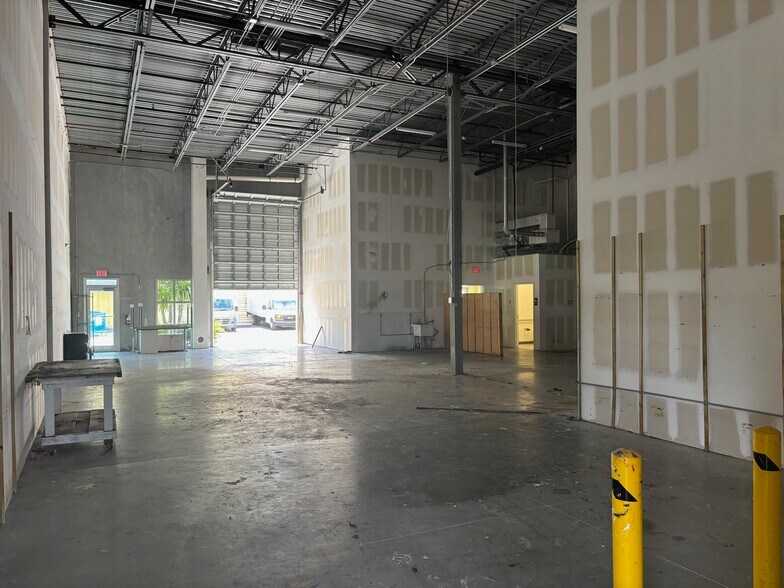 More Photos Of 10376 W State Road 84, Davie Warehouse For Lease