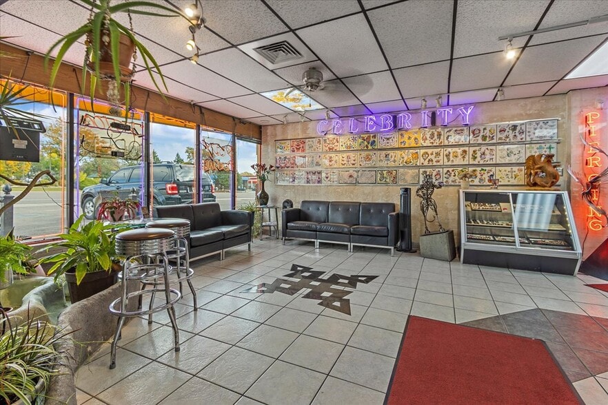 More Photos Of 11712 W Colfax Ave, Lakewood Freestanding For Lease