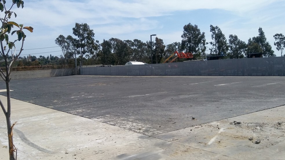 More Photos Of 20712 Civic Center Dr, Lake Forest Warehouse For Lease