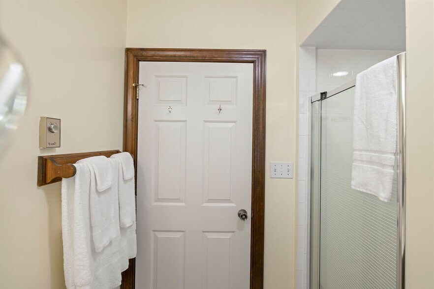 More Photos Of 40 Hospital Rd, Gettysburg Hotel For Sale