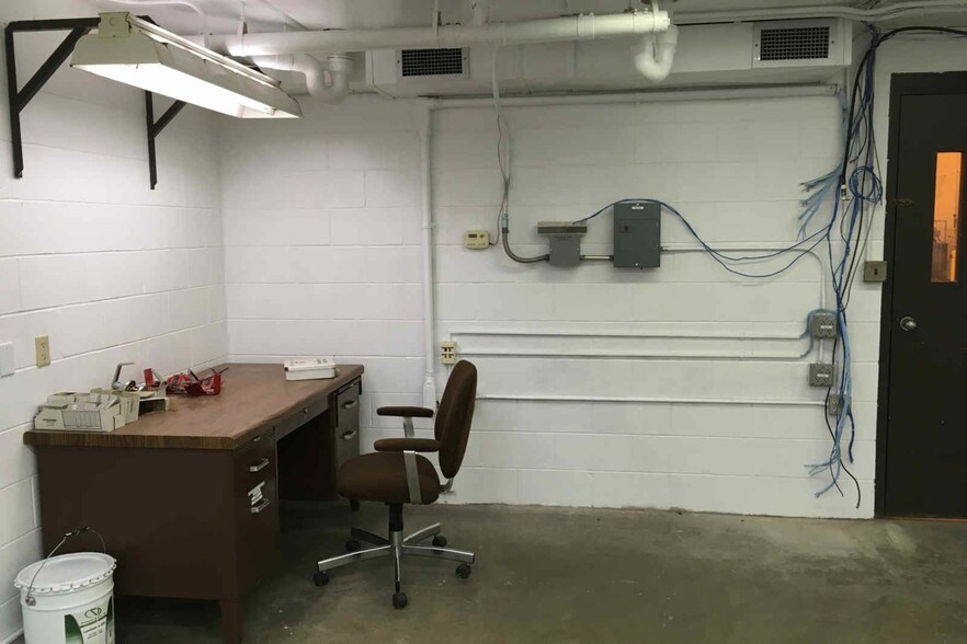 More Photos Of 720 S Taft Ave, Mason City Truck Terminal For Sale