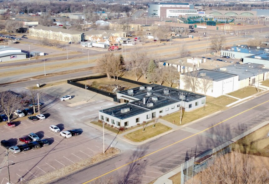 More Photos Of 711 N Lake Ave, Sioux Falls Office For Sale