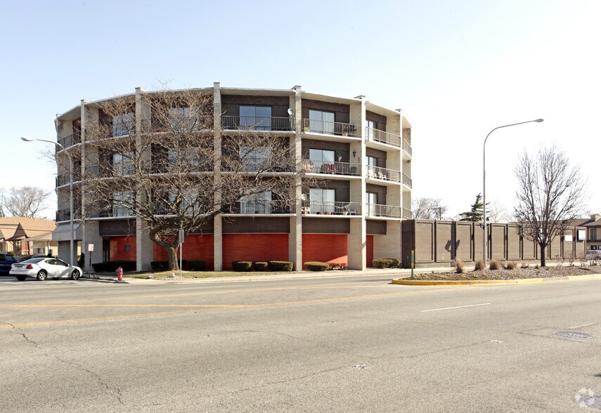 More Photos Of 3900 W 95th St, Evergreen Park Office For Lease