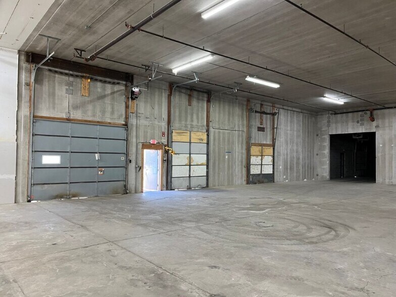 More Photos Of 11356 215th St W, Lakeville Manufacturing For Sale