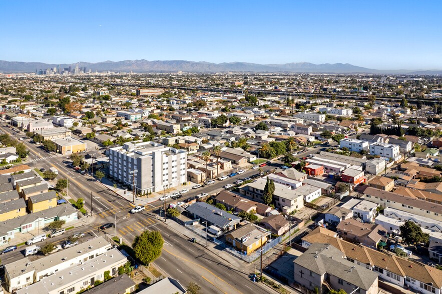 More Photos Of 732 W 76th St, Los Angeles Apartments For Sale
