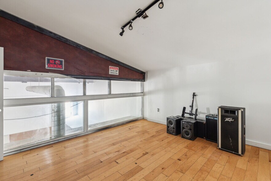 More Photos Of 3475 Collins St, Philadelphia Warehouse For Lease