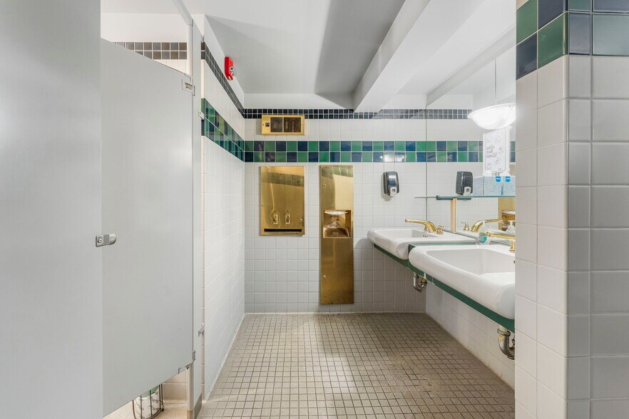 More Photos Of 1 W Market St, Corning Office For Lease