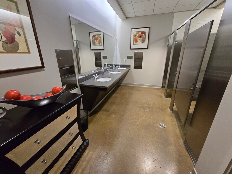 More Photos Of 5486 Airline Dr, Bossier City Office For Sale