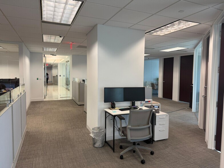More Photos Of 2601 S Bayshore Dr, Coconut Grove Office For Lease
