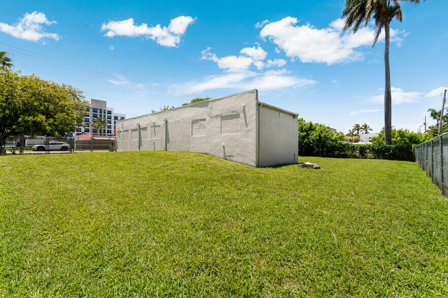 More Photos Of 126 NE 1st Ave, Dania Beach Office For Sale