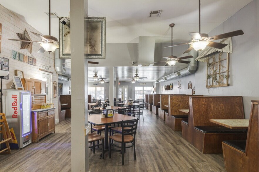More Photos Of 123 S Broadway St, Checotah Restaurant For Sale