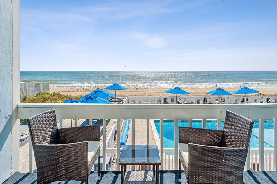 More Photos Of 84 S Emerson Ave, Montauk Hotel For Sale