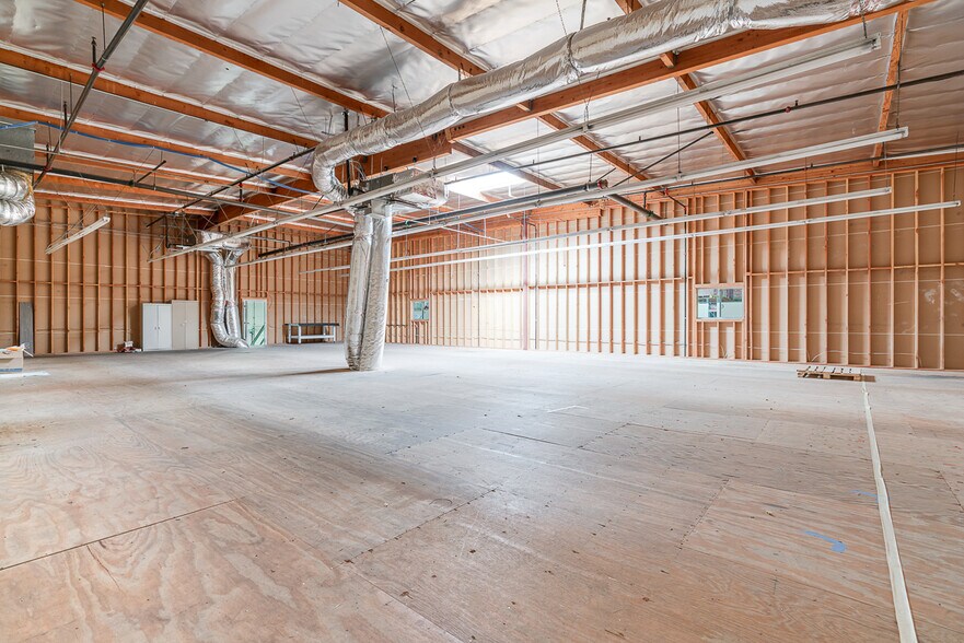 More Photos Of 9142 Independence Ave, Chatsworth Manufacturing For Sale