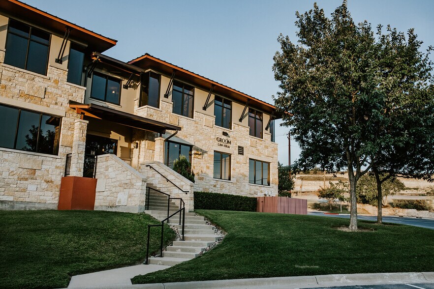 More Photos Of 2806 Flintrock Trace, Lakeway Loft Creative Space For Sale