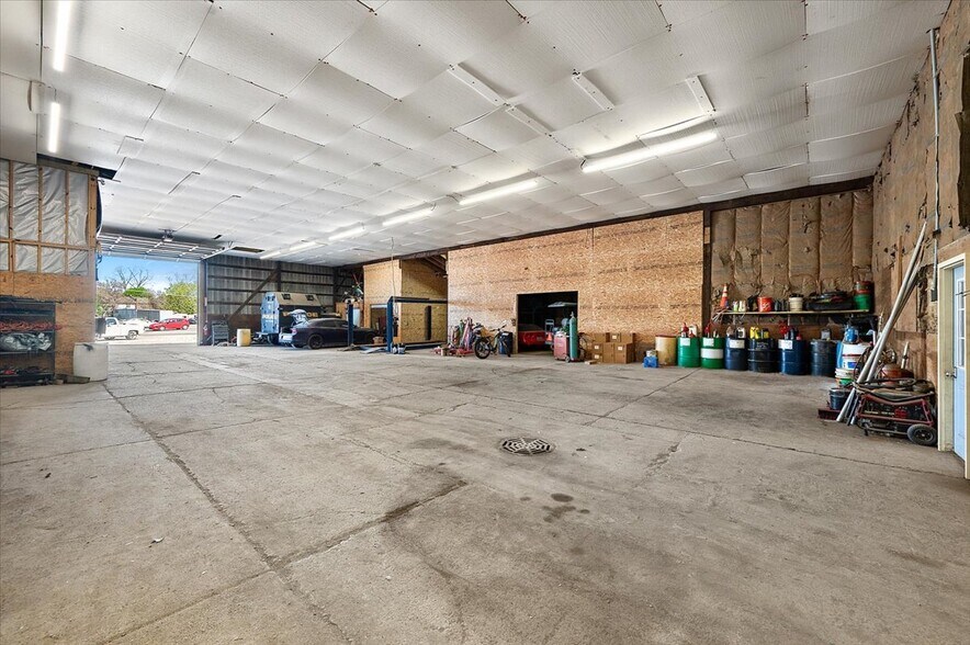 More Photos Of 4376 Beecher Rd, Flint Service For Sale