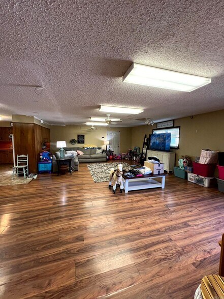 More Photos Of 418 Eastline Rd, Searcy Light Distribution For Sale
