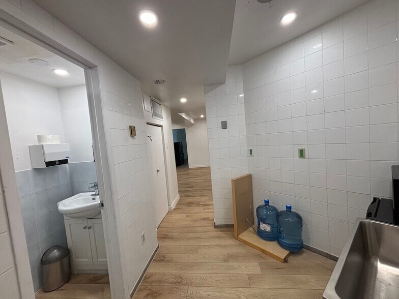 More Photos Of 7281 Boul Shaughnessy, Montréal Medical For Lease