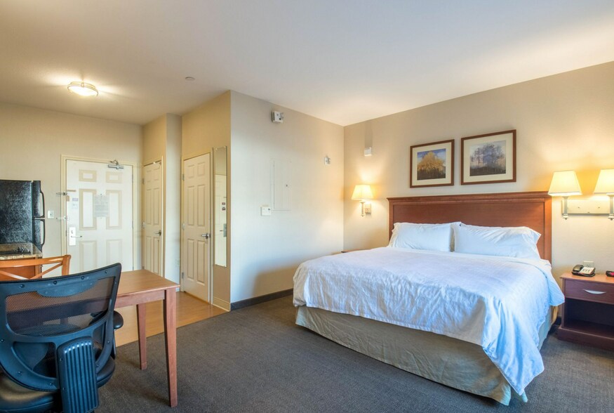 More Photos Of 233 Grand Valley Way, Parachute Hotel For Sale