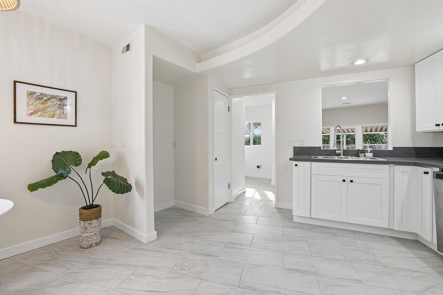 More Photos Of 10714 Valley Spring Ln, North Hollywood Apartments For Sale