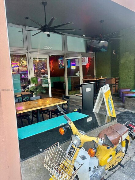 More Photos Of 2022 Hollywood Blvd, Hollywood Restaurant For Sale