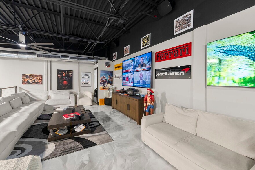 More Photos Of 1111 N 34th St, Tampa Self Storage For Sale