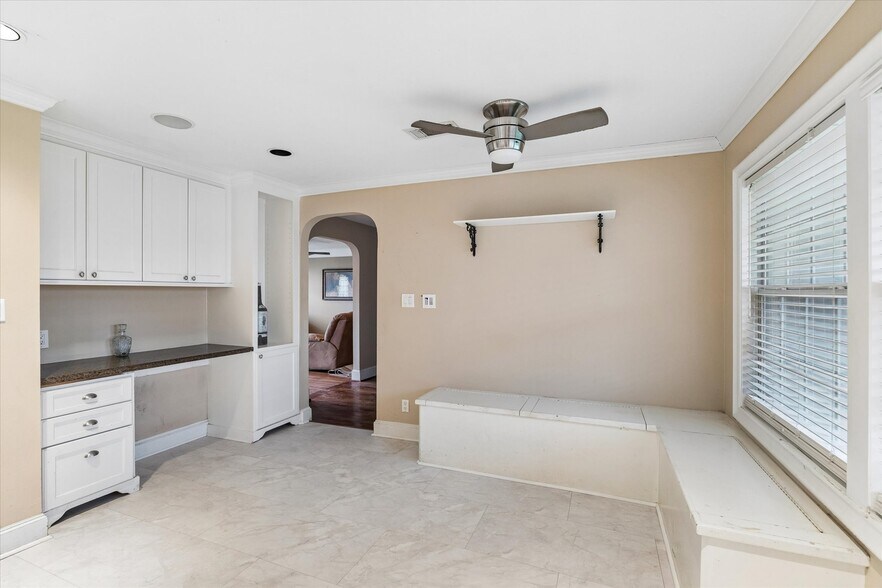 More Photos Of 1330 Des Jardines St, Houston Office Residential For Sale