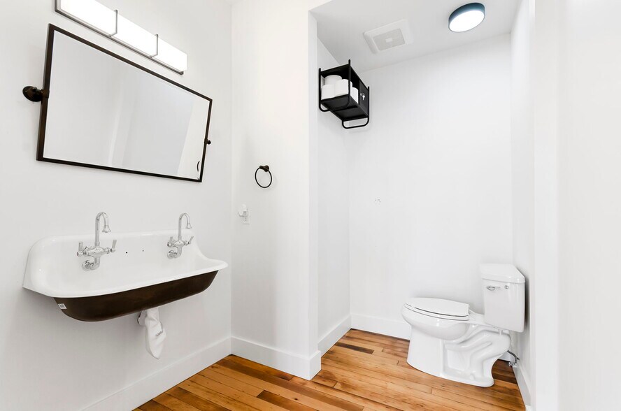 More Photos Of 1452 NE 28th Ave, Portland Storefront Retail Residential For Sale