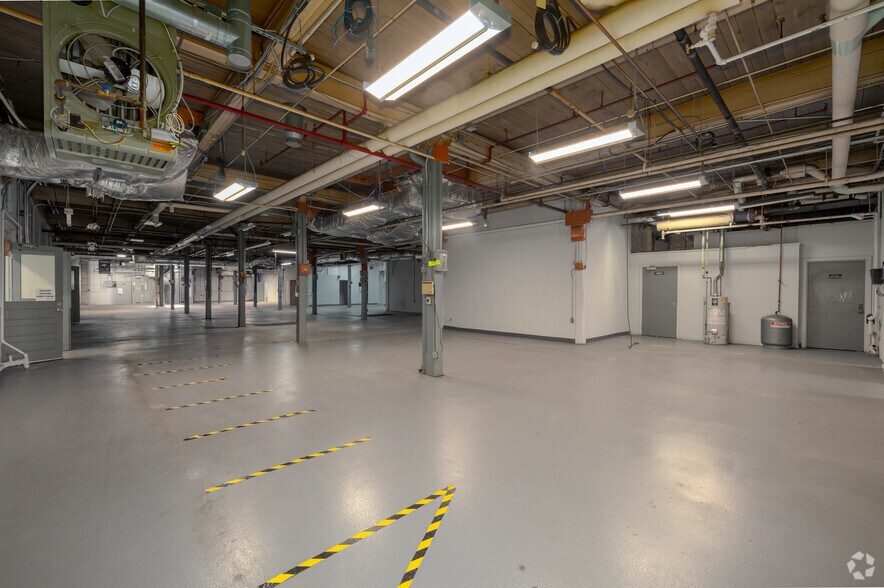 More Photos Of 650 Franklin Ave, Hartford Manufacturing For Sale
