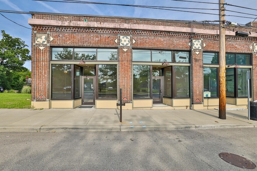 More Photos Of 3235-3245 Woodburn Ave, Cincinnati Storefront For Sale