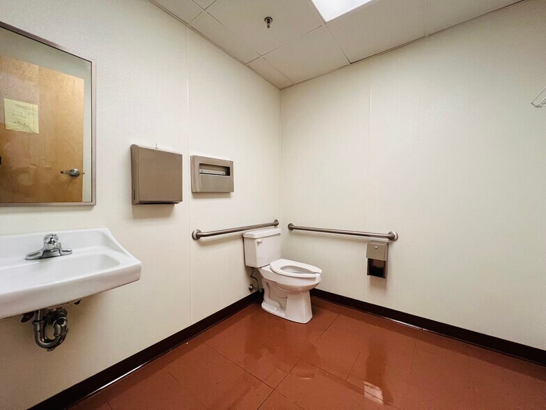 More Photos Of 190-200 Pleasant St, Rockland Manufacturing For Lease