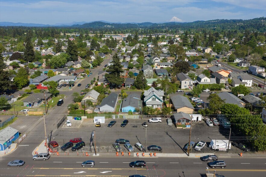 More Photos Of 5826 SE 82nd Ave, Portland Auto Dealership For Sale