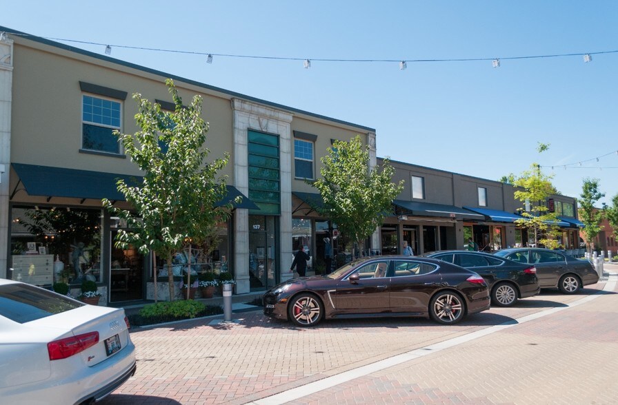 More Photos Of 129-141 Park Ln, Kirkland Office For Lease