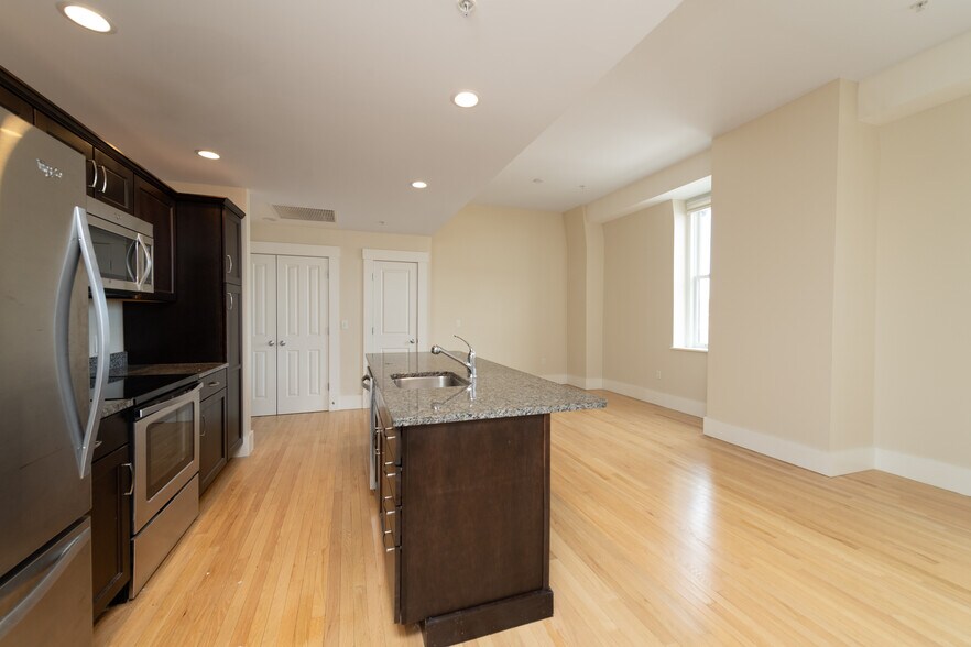 More Photos Of 132 Main St, Brattleboro Apartments For Sale