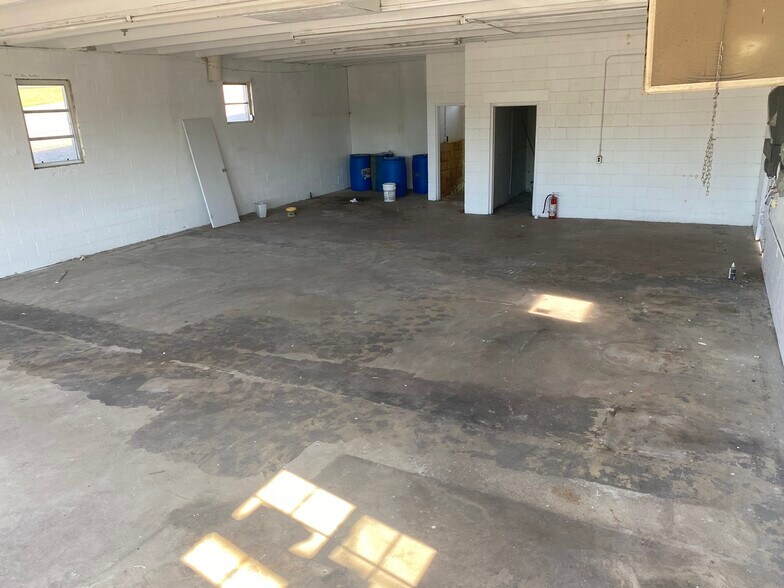 More Photos Of 106 Crutcher St, Vine Grove Freestanding For Sale