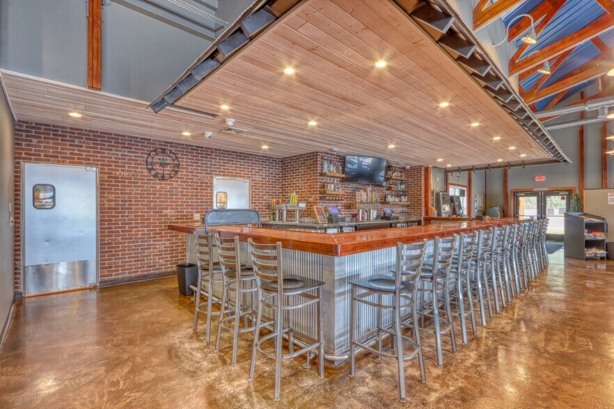 More Photos Of 9971 N Grand Pines Ln, Hayward Restaurant For Sale