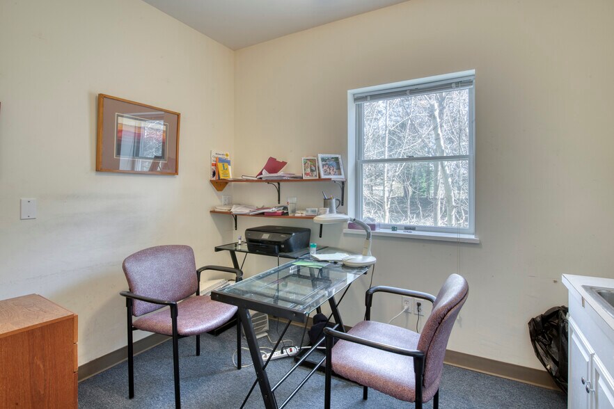 More Photos Of 349 Meeting House Ln, Southampton Healthcare For Lease