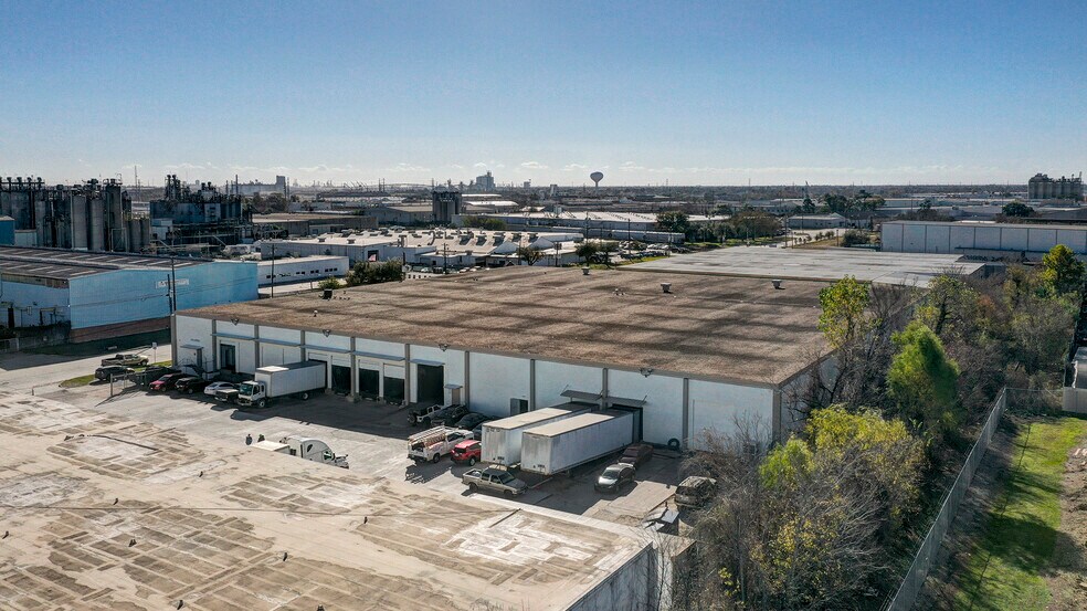 More Photos Of 1234 Kress St, Houston Warehouse For Lease